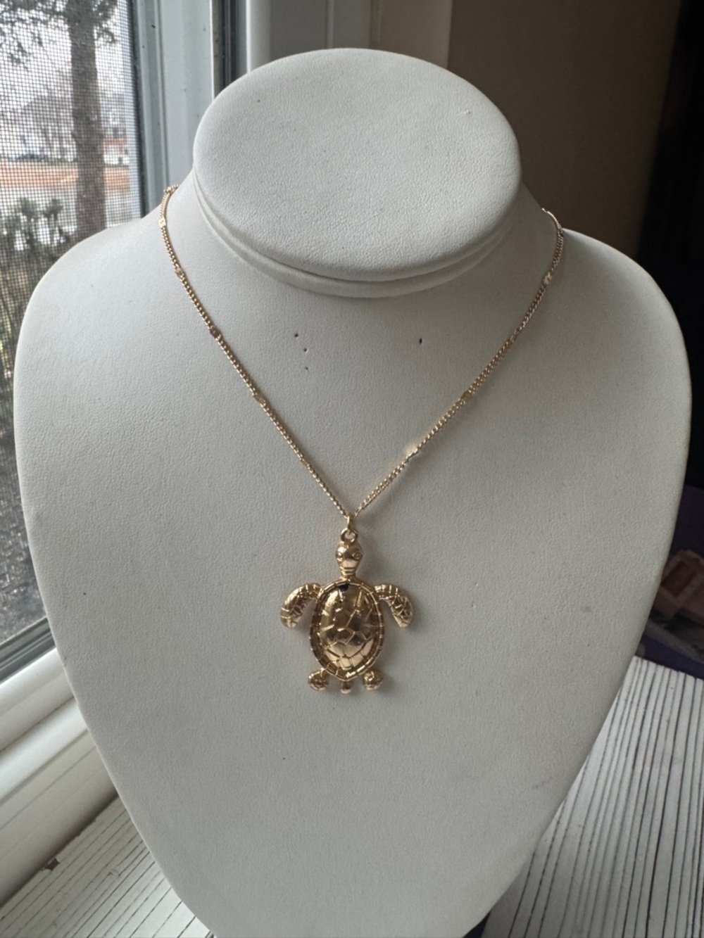 Gold Turtle Pendant Necklace - Women Jewelry - Picture 4 of 6